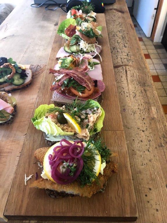 Ny dansk smørrebrød- uspecificeret 32,-